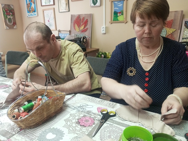 Умение пользоваться иглой