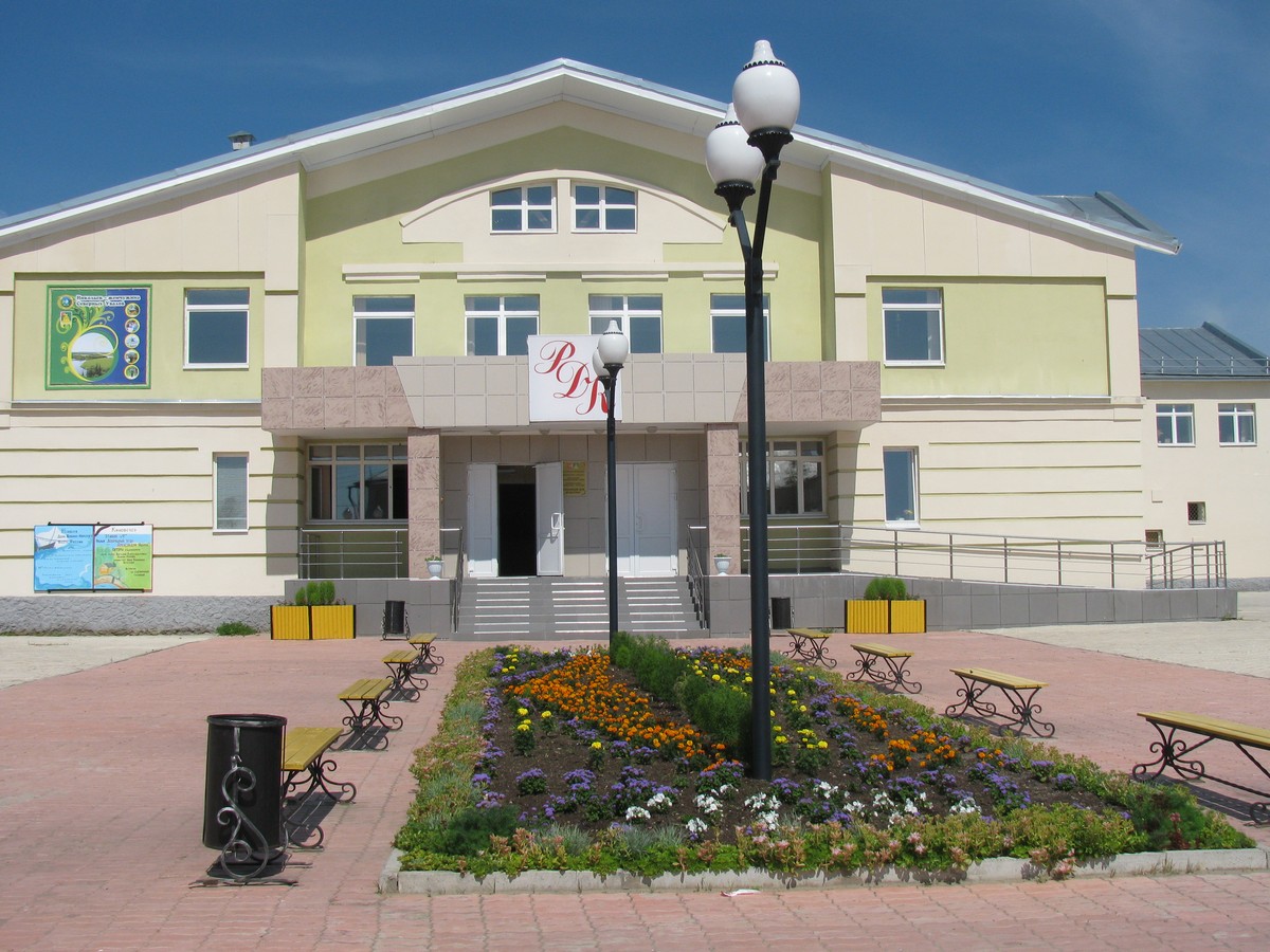 Группа детей- инвалидов и детей с ОВЗ, посещающих социально- реабилитационное отделение побывали в Районном доме культуры.