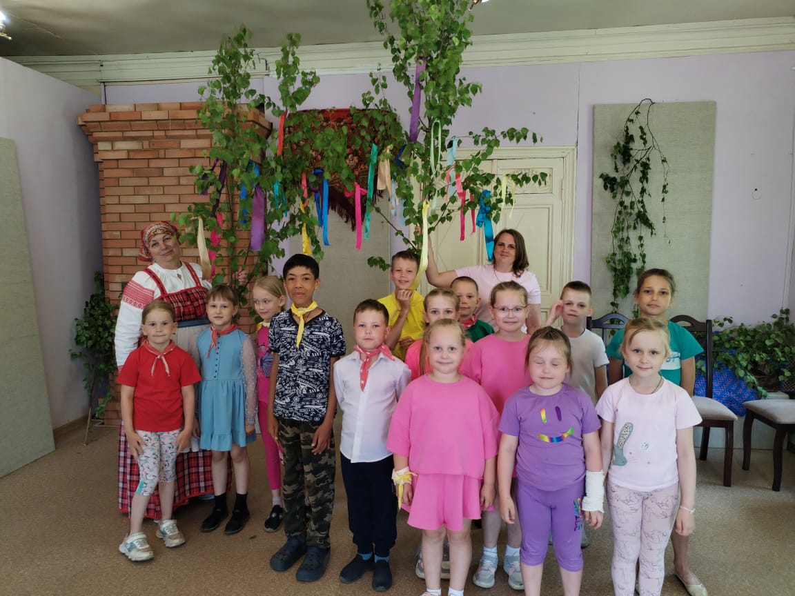 ​Игровая программа «Встречаем Троицу»