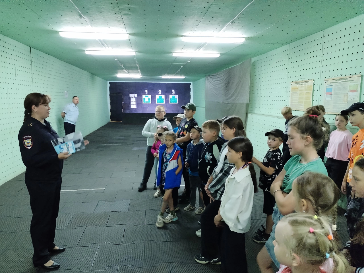 Экскурсия в отдел полиции "Понемногу о многом" 